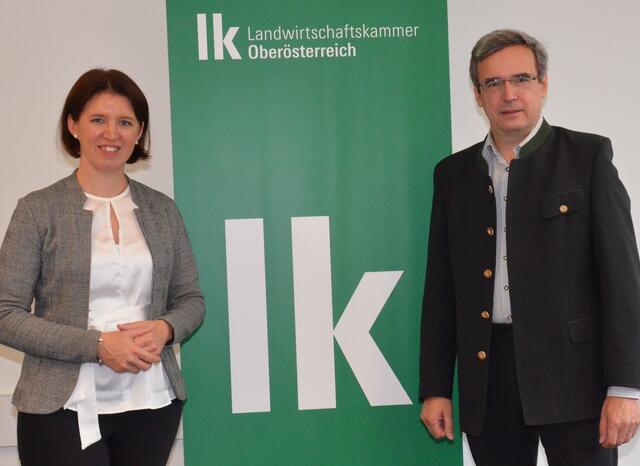 Landwirtschaftskammer OÖ Präsidentin Michaela Langer-Weninger und Franz Sinabell vom Wirtschaftsforschungsinstitut sprachen am 28. September über die Bedeutung regionaler Lebensmittel.