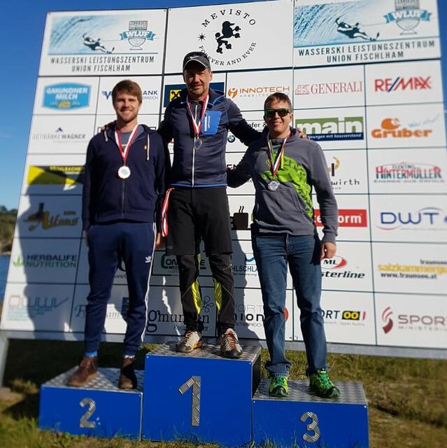 Siegerpodest im Springen: Vize Matthias Swoboda, Landesmeister Daniel Dobringer und Bronze-Medaillen-Gewinner Matthias Köttl (alle WLU Fischlham).
