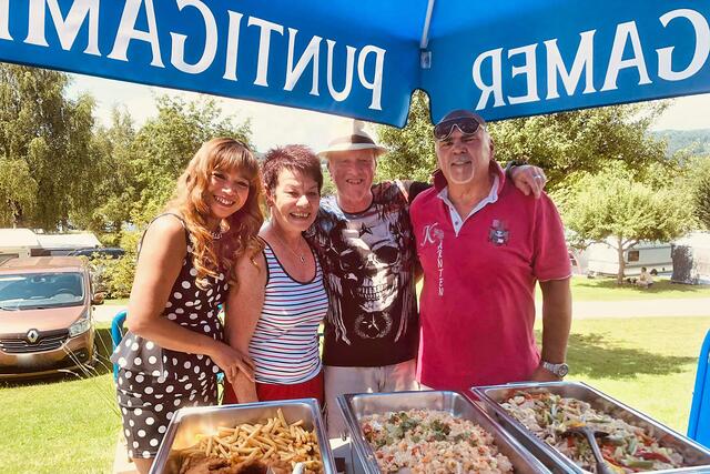 Kiau Pihorner und Werner Krassniter mit lieben Freunden und Gästen