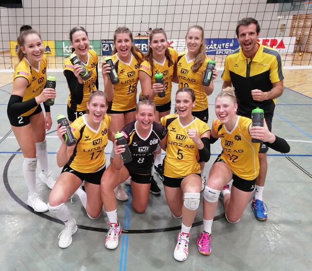 Die Steelvolleys jubeln über den gelungenen Saisonstart.