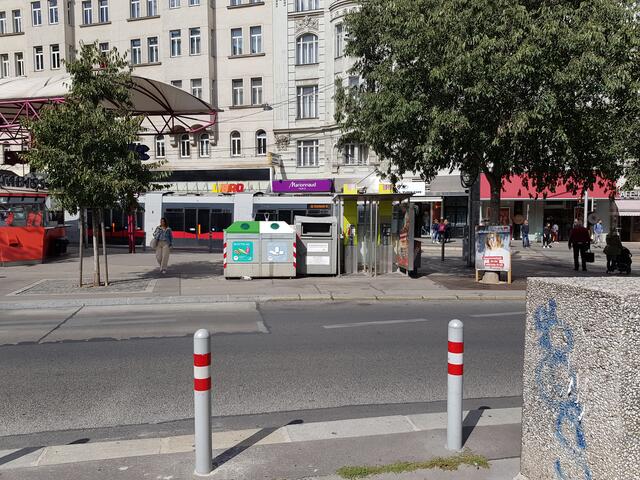 Im Zuge der Neugestaltung sind Grünflächen, ein Wasserspiel und Sitzgelegenheiten geplant.