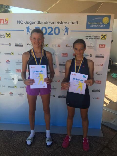 NÖ-U14-LANDESMEISTERINNEN: taf-Spielerin Chiara Semmelmeyer (l.) mit Doppel-Partnerin Amila Crnovrsanin (r.)
