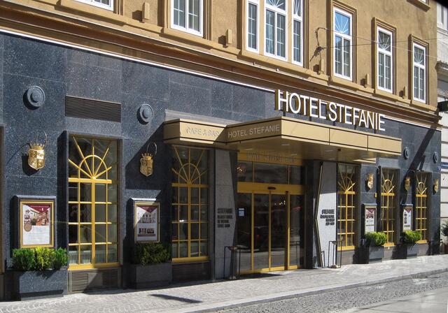 Das Hotel Stefanie ist das einzige der Schick Hotels, das aktuell geöffnet bleibt.  | Foto: Asio otus/Wikimedia