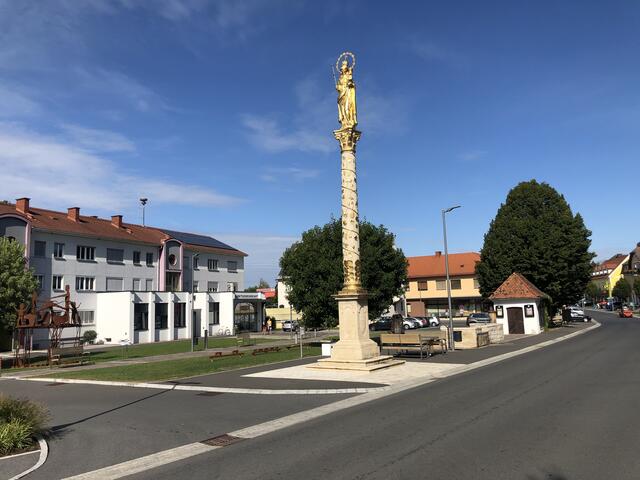 Seit der Ortssanierung ist der Hauptplatz von Gnas ein echter Hingucker. Die Verkehrssituation wurde im Speziellen durch die Umfahrung entschärft.