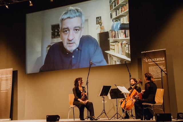 Die Laudatio von Jurymitglied Thomas Vašek wurde aus Pandemie-Gründen per Video eingespielt.