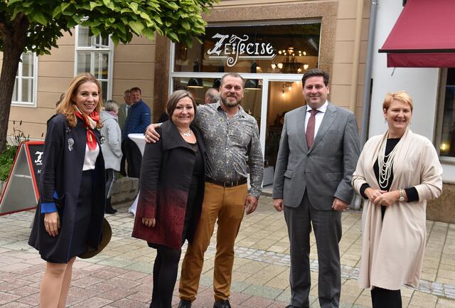 NAbg. Mag. Carmen Jeitler-Cincelli, Birgit Tabor-Hierhacker, Gerald Tabor-Hierhacker, Bürgermeister Dipl.-Ing. Stefan Szirucsek und Vizebürgermeisterin Dr. Helga Krismer.