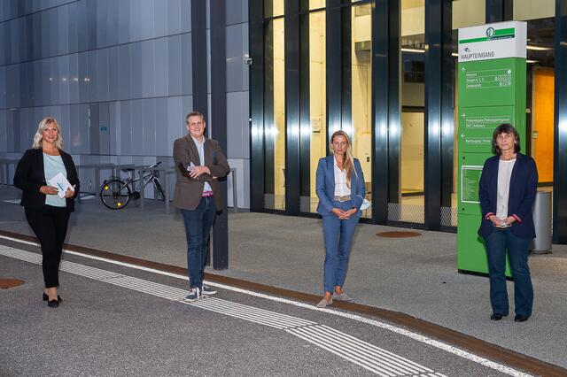 Der Abstand stimmt: Moderatorin Heike Schönbacher, Lars-Peter Kamolz, Juliane Bogner-Strauß und Elke Heinrichs (v. l.)
