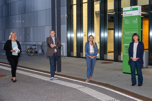 Der Abstand stimmt: Moderatorin Heike Schönbacher, Lars-Peter Kamolz, Juliane Bogner-Strauß und Elke Heinrichs (v. l.) | Foto: Jörgler