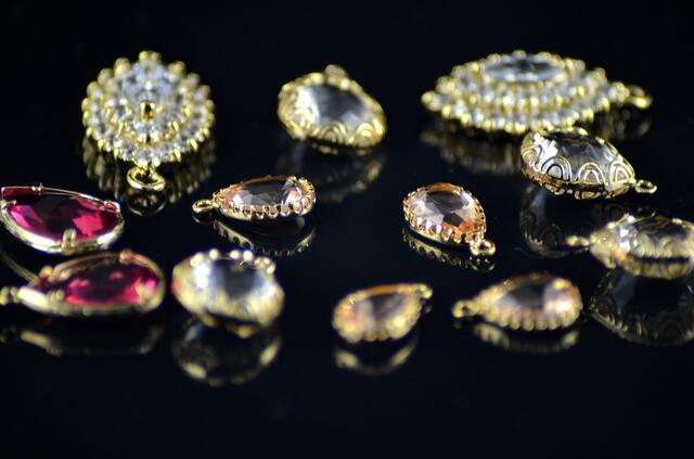 In wenigen Minuten haben die Täter Schmuck im Wert von 350.000 Euro in Sporttaschen gepackt. | Foto: SYMBOLFOTO: pixabay.com