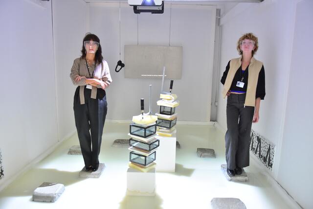 Roberta Manganelli und Hanna Besenhard präsentierten die Installation "The Paradise Carries It's Package".