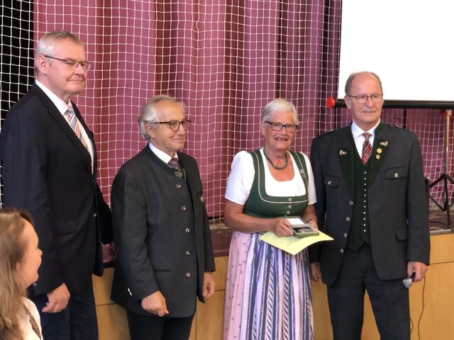 Landesobmannstellvertreter Ing. Dominikus Plaschg, Landesschriftleiter OSTR Prof. Mag. Bruno Seebacher, Dipl.Kfm. Vera Bauer, Landesobmann HR Dr. Alfred Hudin (v.l.n.r.)