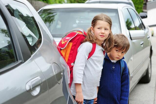 Stuwerviertel: Für mehr Sicherheit am Schulweg sollen neue Bodenmarkierungen und weniger Parkplätze in Kreuzungsbereichen sorgen.