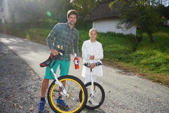 Georg Dujmovits drehte eine Runde Einrad auf der Bühne. | Foto: Elisabeth Kloiber