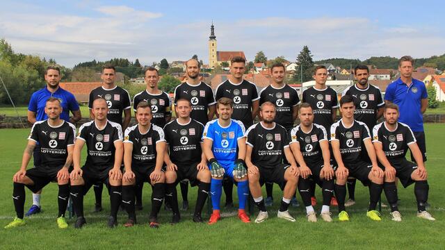 Der USV St. Marein bei Graz legte einen blitzsauberen Start in der Gebietsliga Mitte hin. Das Team um Trainer Mario Innerhofer-Ambros (links) ist nach fünf Runden noch ohne Punkteverlust.