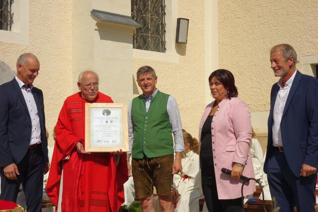 Zu den Gratulanten von Wolfgang Koschat zählten Viktor Wurzinger, Gerhard Rohrer, Agnes Totter und Johann Schweigler (v.l.).
