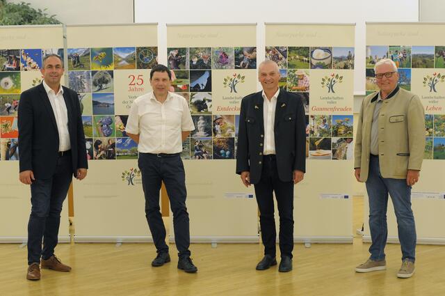 Martin Moser (Obmann Naturpark Mühlviertel), Franz Handler (Geschäftsführer Naturparke Österreichs), Johann Thauerböck (neuer VNÖ-Präsident) und Franz Mair (scheidender VNÖ-Präsident).