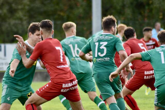 ... eng geführte Zweikämpfe natürlich inklusive. | Foto: Michl
