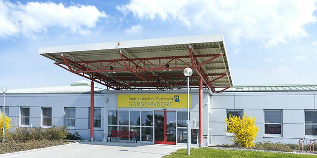 Im MZG gibt es keinen Kinderarzt, im Landesklinikum Mistelbach rät man Eltern, gar nicht erst nach Gänserndorf sondern gleich nach Mistelbach zu kommen.