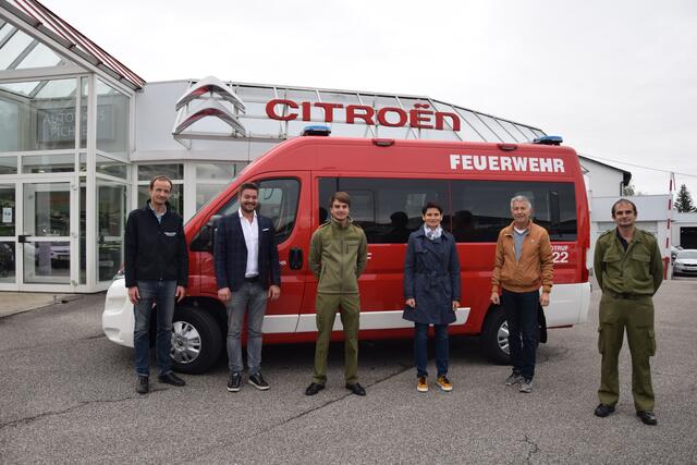 Michael Dobusch, Lukas Pichler, Dominik Schenter, Amtsleiterin Sonja Emrich und Bürgermeister Günter Engertsberger