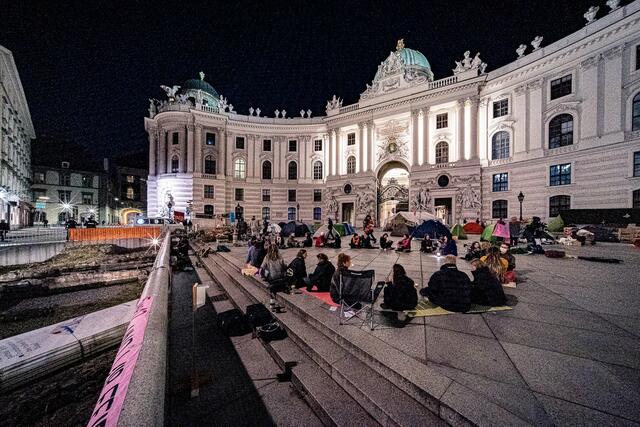 Die Aktivistinnen und Aktivisten hatten ihre Zelte am Michaelerplatz aufgeschlagen.