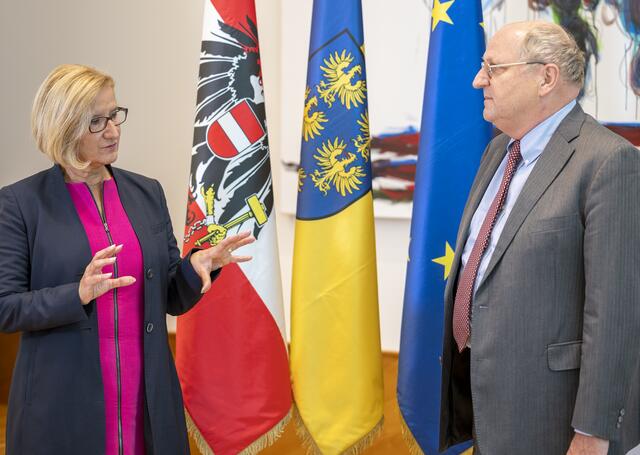 Landeshauptfrau Johanna Mikl-Leitner im Gespräch mit Christoph Badelt.