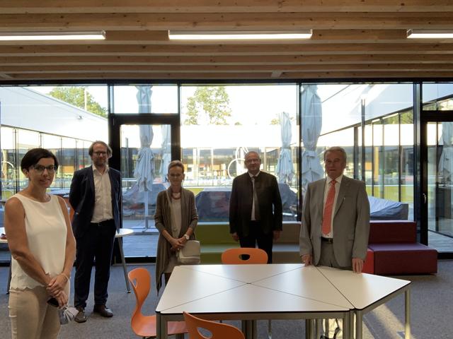 Doris Staudinger, Markus Fischer, Direktorin Erika Fehringer, Landtagspräsident Wolfgang Stanek und Bürgermeister Karl Staudinger (v.l.).