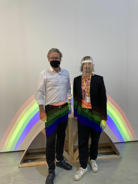 Erfreut: Kulturlandesrat Christopher Drexler (l.) mit Künstler Alfred Lenz