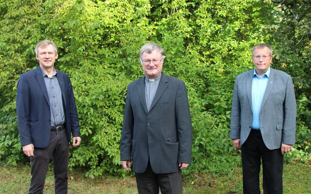 Von links: Slawomir Dadas, Bischof Manfred Scheuer, Klemens Hofmann.