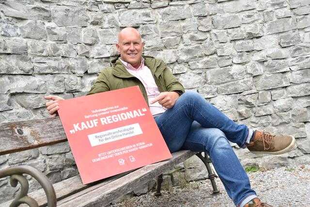 Rund 50.000 Unterschriften hat das Volksbegehren „Kauf Regional“, das Eduard Egger aus Tamsweg eingereicht hat, bereits. Das erklärte Ziel des 50-Jährigen ist es, dass es am Ende eines der erfolgreichsten Volksbegehren Österreichs werden soll. „Kauf Regional“ zielt auf die Auflösung des Wettbewerbsnachteils des regionalen Handels gegenüber internationalen Online-Handelsriesen ab. Uns gab Egger ein Interview.