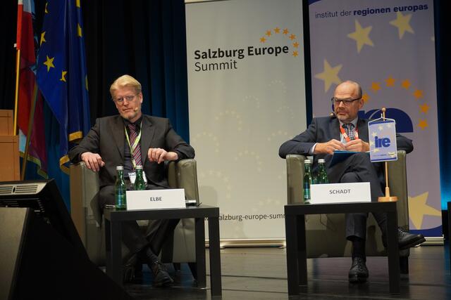 (v. li.): Sebastian Elbe, Politikberatung, Strategische Kooperationsregionen in ländlichen Räumen, Deutschland und Georg Schadt, Leiter der Abteilung Koordination Regionalpolitik und Raumordnung im Bundesministerium für Landwirtschaft, Regionen und Tourismus, Wien.