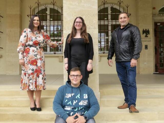 Bezirksjugendreferenten Jasmine Sommer (mitte) und ihr Stellvertreter Georg Pisarevic (mitte) mit SPÖ-Bezirksvorsitzender Astrid Eisenkopf und Bezirksgeschäftsführer Richard Frank