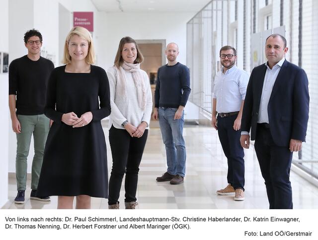 Paul Schimmerl, LH-Stv. Christine Haberlander, Katrin Einwagner, Thomas Nenning, Herbert Forstner und Albert Maringer von der ÖGK (v. li.).