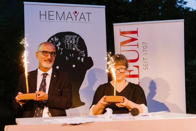 Die Hemayat-Gründungsmitglieder Siroos Mirzaei und Barbara Preitler.