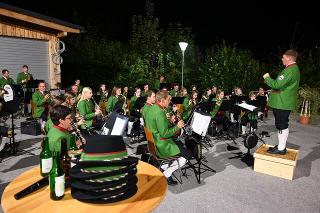 Die Trachtenmusikkapelle lud zum Sommernachtskonzert in St. Georgen an der Leys.
