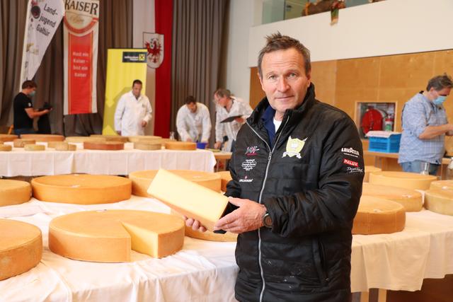 Lokalmatador Hermann Huber (Faulbrunnalm, Galtür) holte drei Goldene sowie eine Bronzene Sennerharfe.