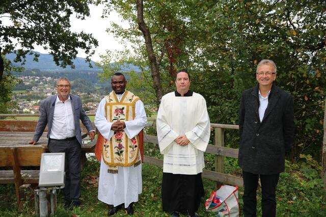 Vizebürgermeister Karl Lang, Kaplan Bunda Dieudonné Mav, Messhelfer Otto Markus Hoffmann und Norbert Thalhammer (v.l.)