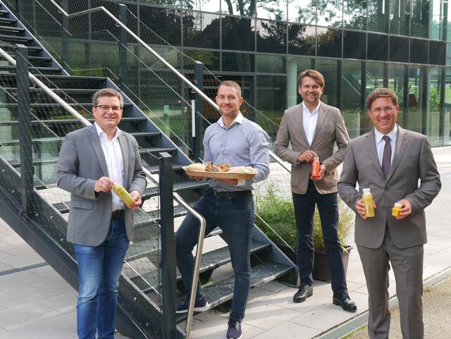 Michael Holl (Welios), Christoph Hellwagner (dean&david), Wirtschaftsstadtrat Peter Lehner, Bürgermeister Andreas Rabl.