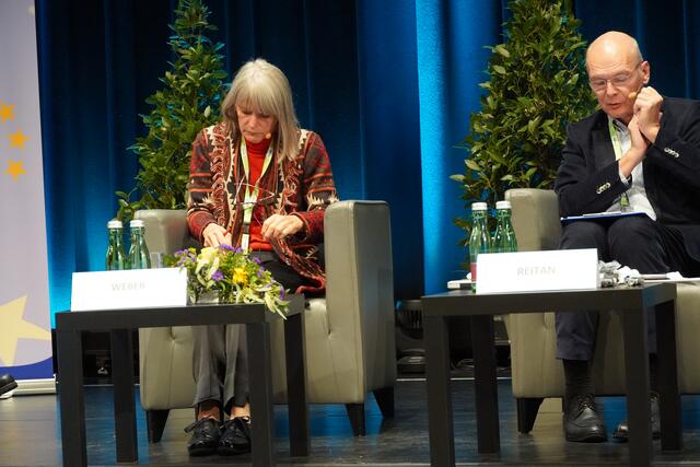 Gerlind Weber, Universitätsprofessorin für Raumplanung an der Universität für Bodenkultur, Wien und Moderator Claus Reitan.