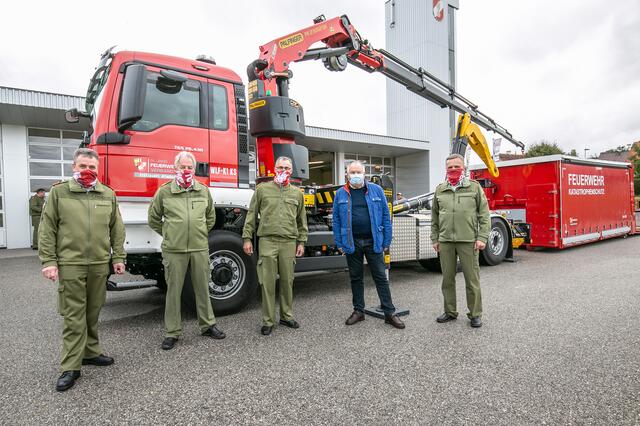 Die Brandräte Johann Kronsteiner und Franz Oberndorfer, Abschnittsbrandinspektor Wolfgang Kaliauer, Bürgermeister Franz Kieslinger, Bezirksfeuerwehrchef Herbert Ablinger.