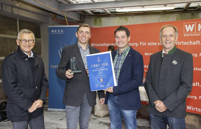 WKS-Präsident Peter Buchmüller, Karosseriebaumeister Konrad Hettegger und Werkstattmeister Herbert Fröhlich (Rohrmoser & Hettegger GmbH) sowie Spartenobmann Josef Mikl (v.l.)