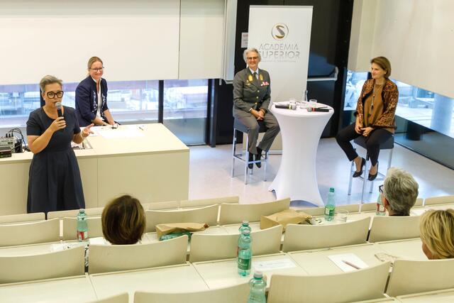 v.l.n.r.: Claudia Durchschlag, Claudia Schwarz, Sylvia Sperandio und Gertrude Schatzdorfer- Wölfel