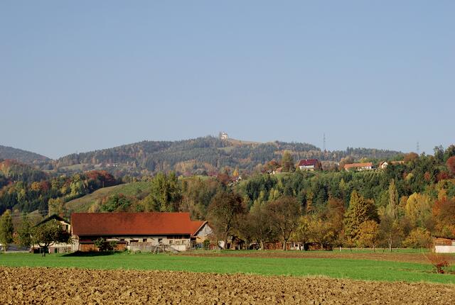 In Kruckenberg (hier von Mainsdorf aus) wurde der 79-jährige Abgängige beim Schwammerlsuchen gefunden. | Foto: Josef Moser / CC BY-SA (https://creativecommons.org/licenses/by-sa/3.0)