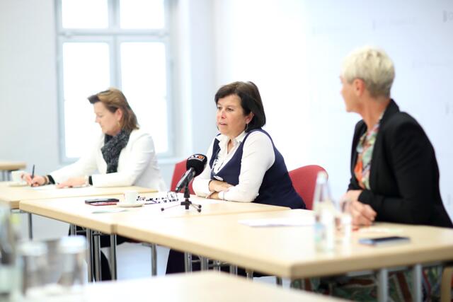 Vizebürgermeisterin Karin Hörzing, Landesrätin Birgit Gerstorfer und Sigrid Eysn (v.l.)