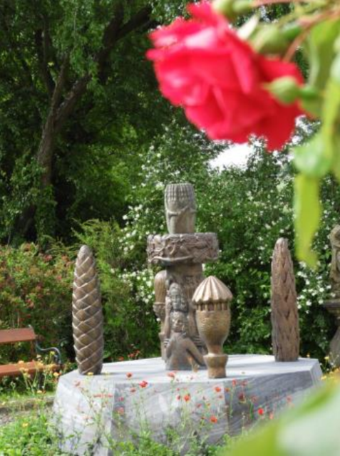 Der Brunnen im Martinsberger Park neben der Pfarrkirche. | Foto: Gemeinde