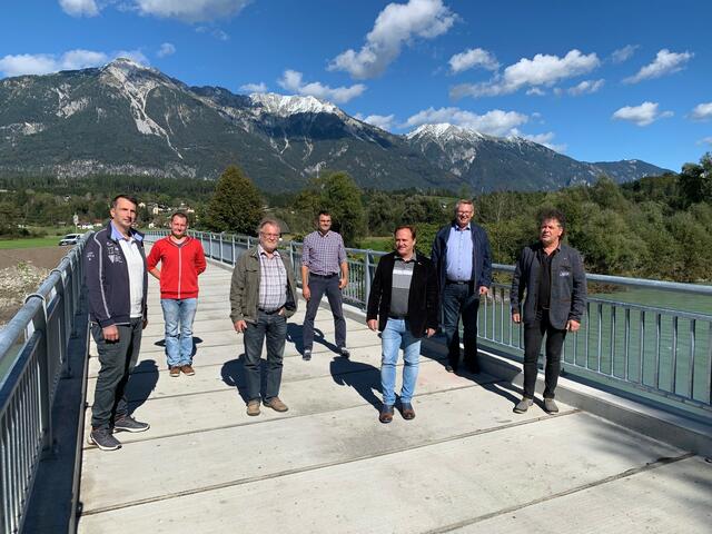 Bei der Verkehrsfreigabe: Helmut Wilscher, Dominik Podesser, Hermann Moser, Andreas Mösslacher, Bürgermeister Siegfried Ronacher, Christian Potocnik und Günter Pernul (von links)