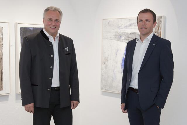 Bürgermeister Stefan Weirather und der Direktor der Raiffeisen Landesbank Tirol AG - Bankstelle Imst, Christian Seiser.
