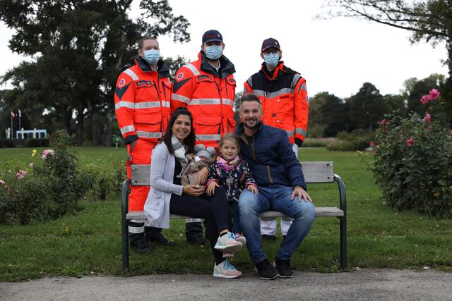 Die kleine Lena konnte es kaum erwarten und kam im Rettungswagen der Johanniter in Kagran zur Welt.