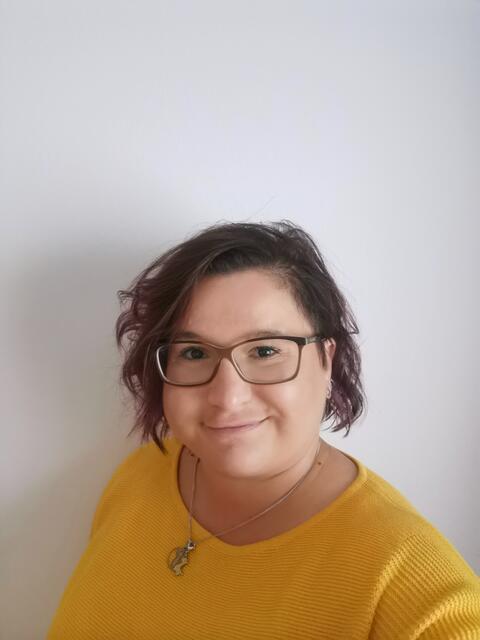 Cornelia Lehner ist gelernte Floristin, Friedhofs- und Ziergärtnerin. Sie war vorher beim Maschinenring tätig und hat sich nun selbstständig gemacht.