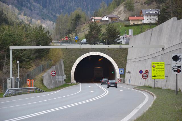 Der Landecker Tunnel auf der A 12 Inntal Autobahn ist an sechs Nächten im Oktober für Reinigungsarbeiten gesperrt. | Foto: Marion Prieler