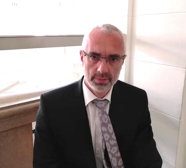 Privatbeteiligtenvertreter Josef Gallauner vor dem Gerichtssaal.